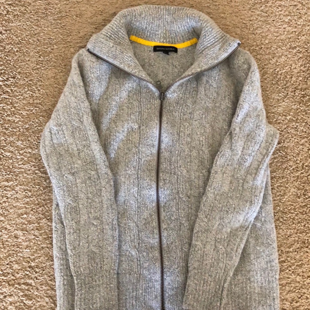 Banana 🍌 republic men’s sweater or can be unisex